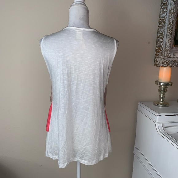 Sleeveless tiered top size Large - Picture 2 of 3